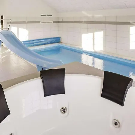Holiday home Revsore Sleeps 26 Pool Wifi