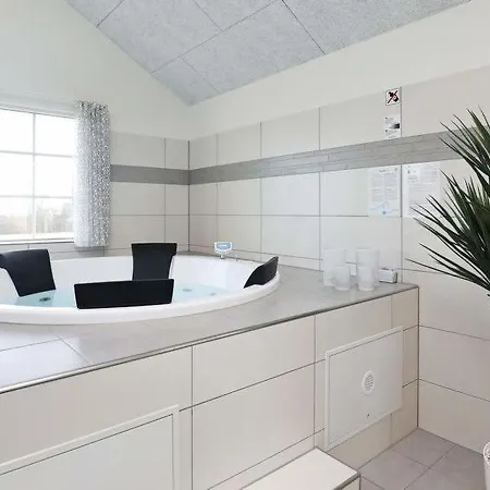 Holiday home Revsore Sleeps 26 Pool Wifi *