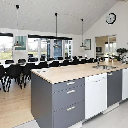 Revsore Sleeps 26 Pool Wifi Rovsore