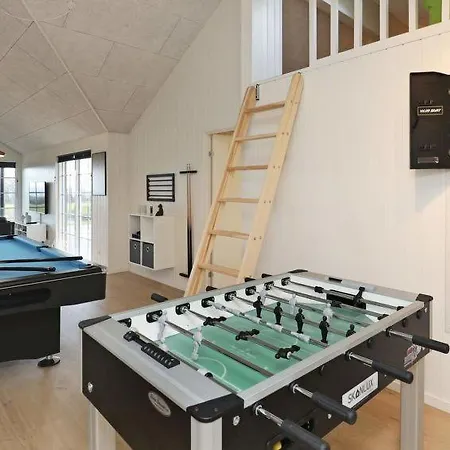 Revsore Sleeps 26 Pool Wifi *